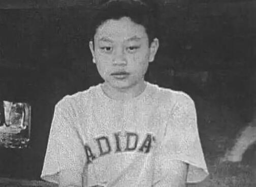 玫瑰少年背后的故事(玫瑰少年背后的故事文案)插图1