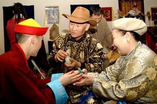 蒙古族的特点和风俗习惯(蒙古族风俗习惯总结)插图1