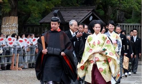 为什么首相比天皇权力大(日本首相权力大还是天皇权力大)插图8