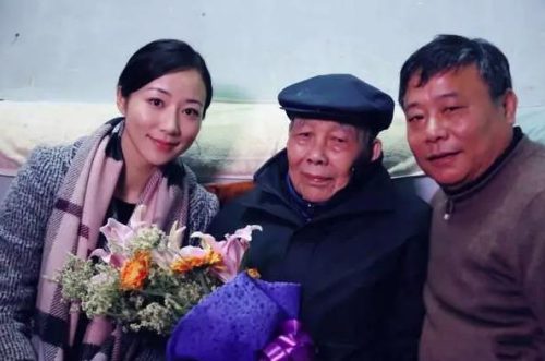 韩雪爷爷和外公是哪个将军(韩雪爷爷和外公哪个更厉害)插图