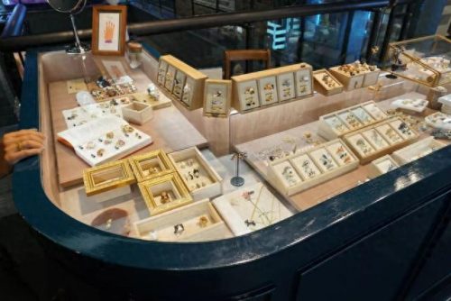 东南亚十大男装品牌排行榜(户外男装十大品牌排名)插图11
