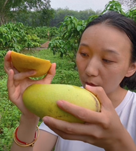 十大水果主播排行榜图片(中国网红水果主播)插图3 十大水果主播排行榜图片(中国网红水果主播)插图3
