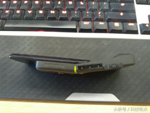 moto手机怎么调按键(z8如何取下 机身)插图11