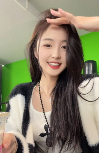 抖音十大美女女神排行榜(网红美女排前10名)插图