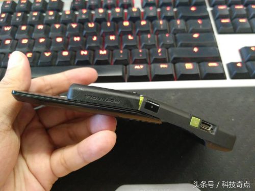 moto手机怎么调按键(z8如何取下 机身)插图12
