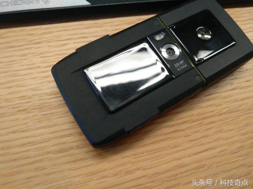 moto手机怎么调按键(z8如何取下 机身)插图6