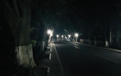半夜醒来不要照镜子更不要看时间(晚上不要太熬夜看手机)插图
