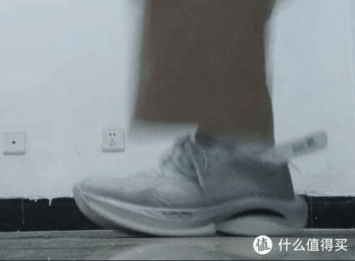 体育队十大碳板跑鞋排行榜(碳板跑鞋排行榜第一名全黑)插图4
