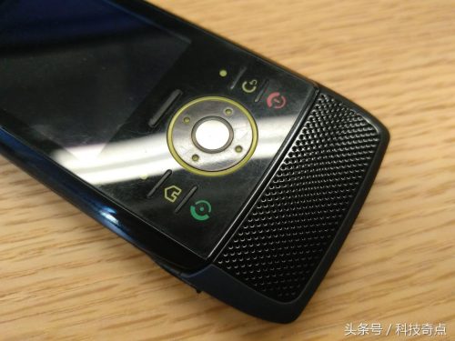 moto手机怎么调按键(z8如何取下 机身)插图2