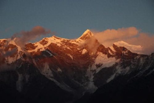 全国十大雪山排行榜图(中国最有名的雪山有哪些)插图2