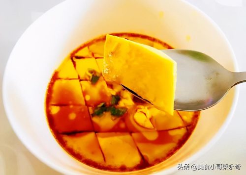 蛋羹怎么做不腥(蛋羹怎么蒸才能又滑又嫩没有小泡)插图5