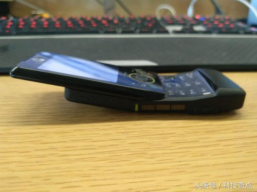 moto手机怎么调按键(z8如何取下 机身)插图9