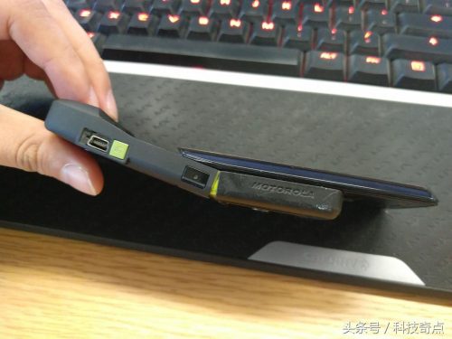 moto手机怎么调按键(z8如何取下 机身)插图13