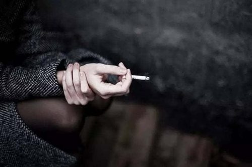 心寒到极致的短句文案 (心情压抑难受的句子)插图2