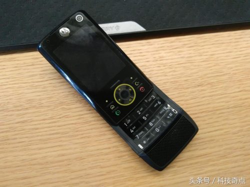 moto手机怎么调按键(z8如何取下 机身)插图7