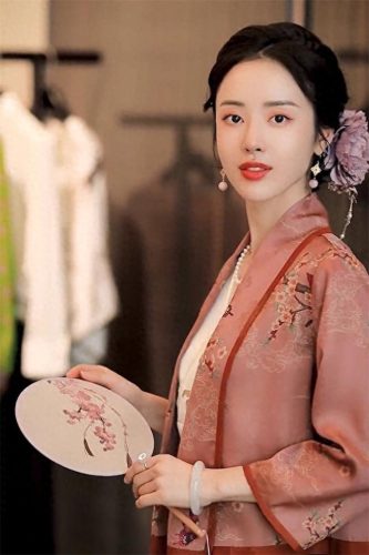 抖音十大美女女神排行榜(网红美女排前10名)插图3