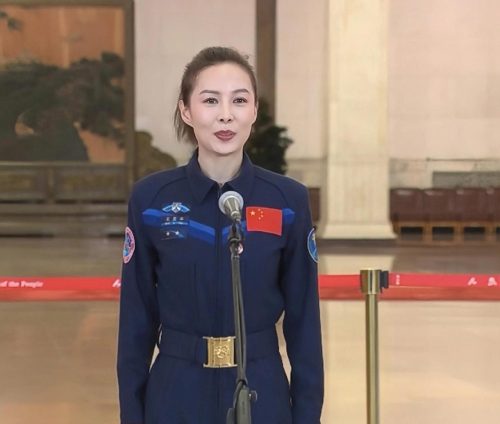 王亚平航天员简历(中国女宇航员王亚平简历)插图1