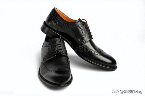 十大男士单品鞋排行榜最新(斐乐男士必买三款鞋)插图1
