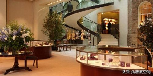 国际十大奢侈品靴子排行榜(十大奢侈品包包排行)插图