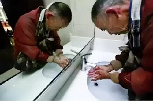 十大拾荒老人排行榜(哪种拾荒老人最好)插图5