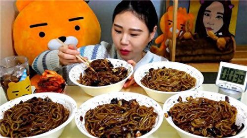 世界十大炸酱面排行榜图片(炸酱面是世界上最好吃的东西)插图