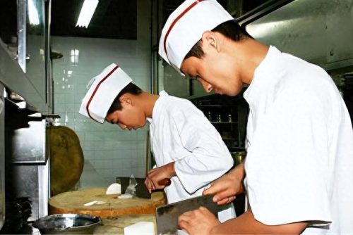中国健身人物排名前十(中国男性健身写真图片)插图3