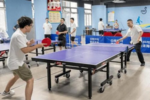 足球冠军男子排名前十(喜讯书院镇首捧足球冠军奖杯)插图6