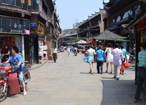 遵义十大步行街排行榜(遵义最繁华一条街)插图2