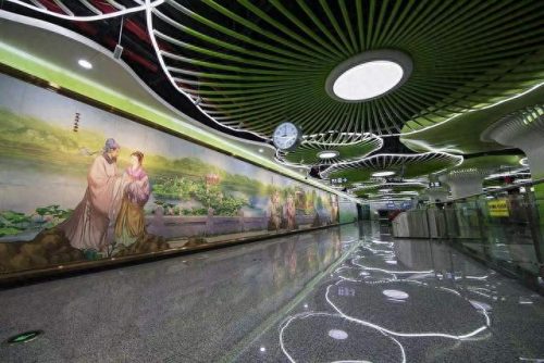 世界十大特色地铁站排行榜(全世界最繁忙的地铁站)插图1