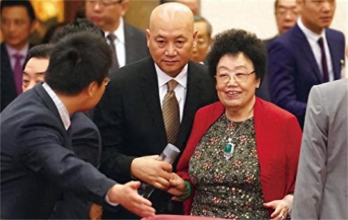 香港十大富豪千金排行榜(香港保利集团的千金)插图11