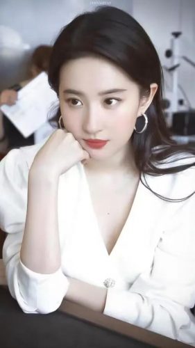 明星穿衣打扮排名前十(三十六岁女人适合穿衣打扮)插图2 明星穿衣打扮排名前十(三十六岁女人适合穿衣打扮)插图2