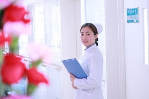 护士薪资医院排名前十(人民医院护士照片)插图1