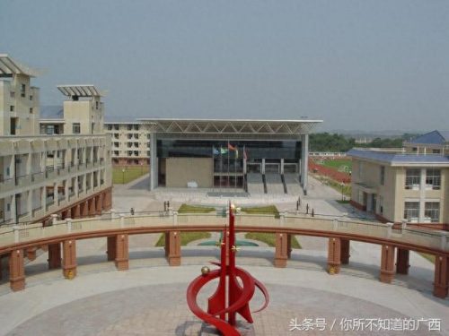 钦州顶级中学排名前十(钦州大垌鹰山中学)插图
