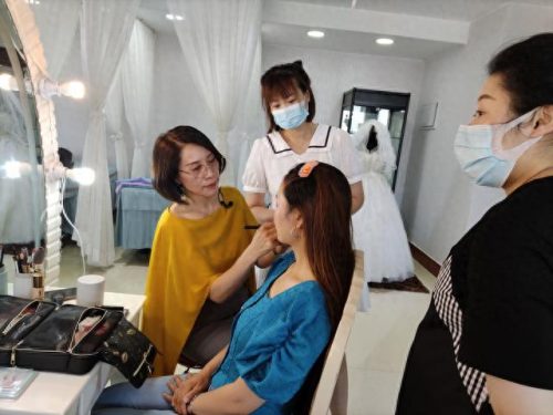乌鲁木齐化妆大师排名前十(化妆大师排行榜)插图