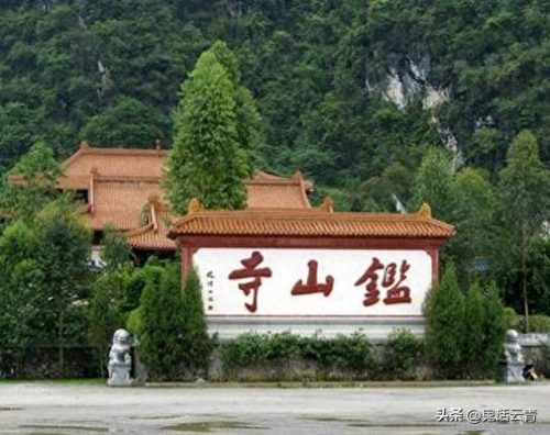南方废弃寺庙排名前十(小伙探洞发现废弃寺庙)插图1