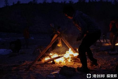 荒岛生存比赛排名前十(荒岛男女生存纪录片)插图24