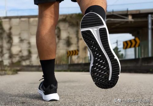 耐克短跑鞋排名前十(短跑步鞋)插图8