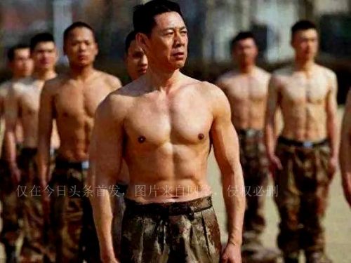 香港腹肌明星排名前十(腹肌最好看的男明星)插图4