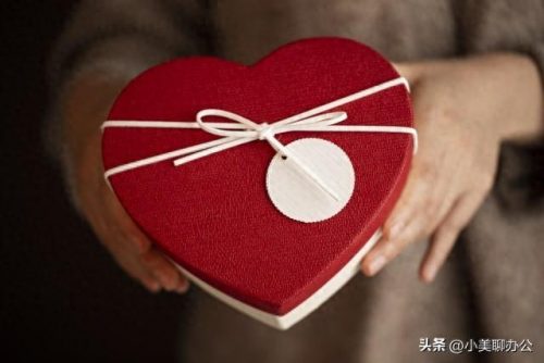 送女朋友什么礼物最有意义排行榜(最打动女人心的7个礼物)插图