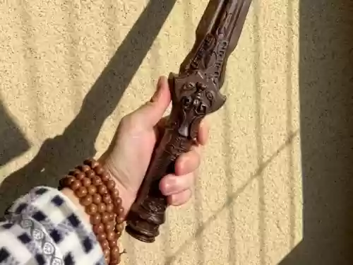 适合鬼的武器插图