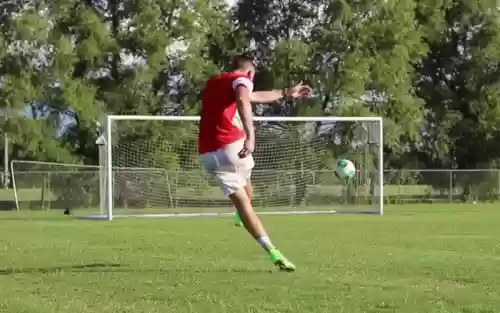 最佳阵容弧线射门技能,弧线射击真的存在吗插图 最佳阵容弧线射门技能,弧线射击真的存在吗插图